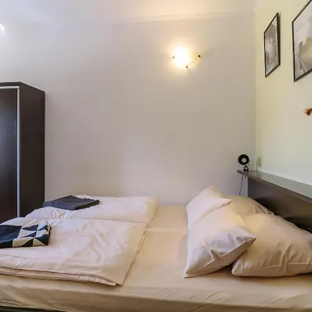 Apartman Atlas 1 *