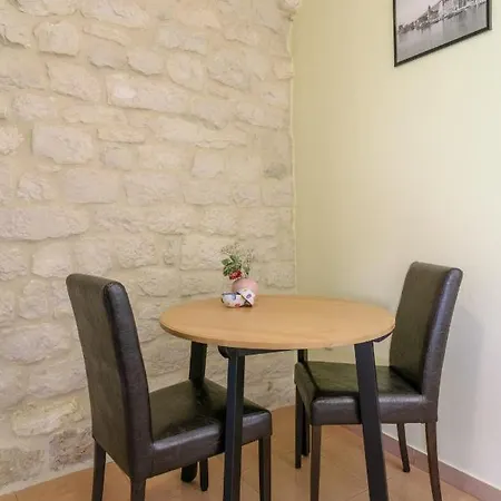 Apartman Atlas 1 דירה *